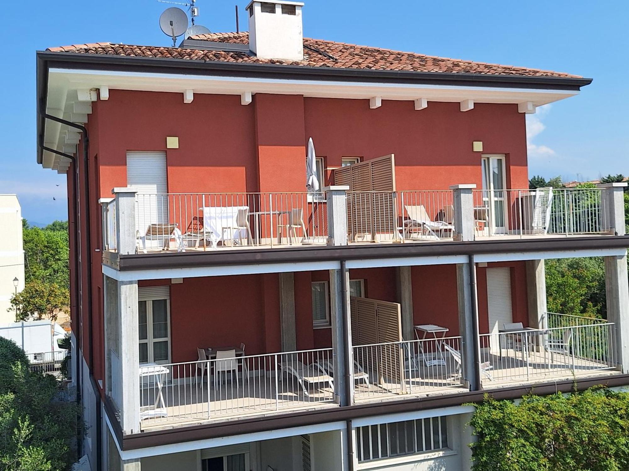 Vialeromadodici Rooms & Apartments Lazise Eksteriør bilde